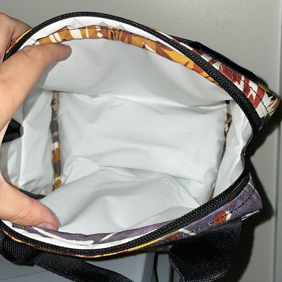 Vera Bradley lunchbox in great condition - Picture 2 of 3